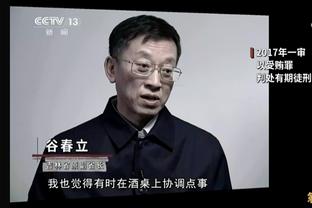 正堵着车呢，突然发现高架上有个人在嘲笑我们？